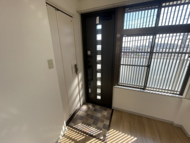 コーヨーマンションの玄関