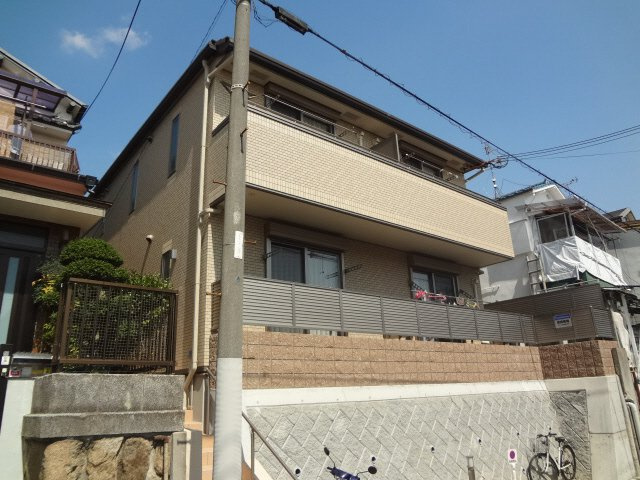 神戸市灘区薬師通３丁目のアパート