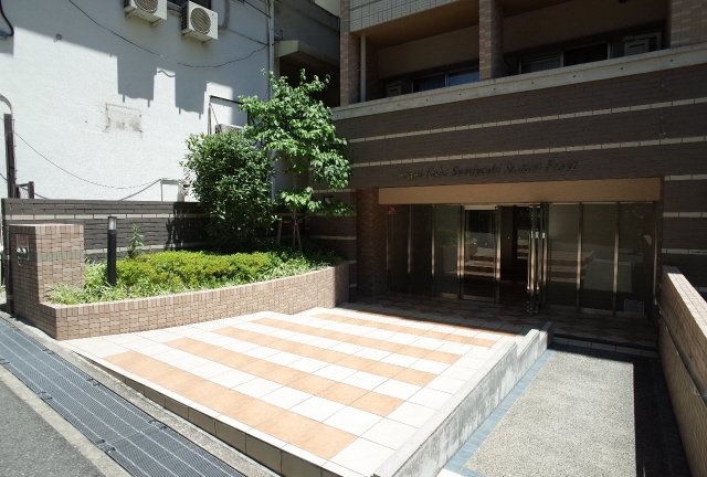 アクロス神戸住吉ステーションフロントのエントランス