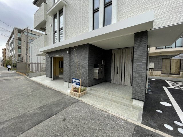 ストラッセ芦屋のエントランス