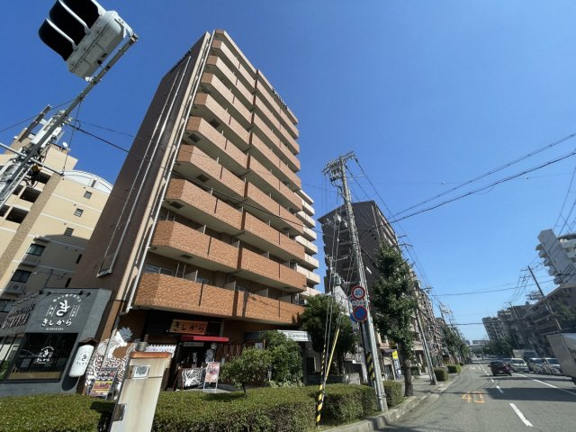 サンコーウィズダムスクウェアの外観