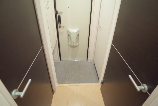 グランデディーオA棟の玄関