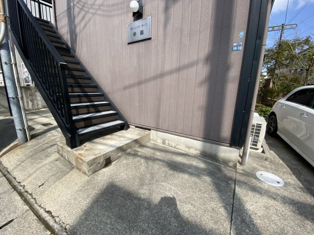 フローレンスヨウコ甲南のエントランス