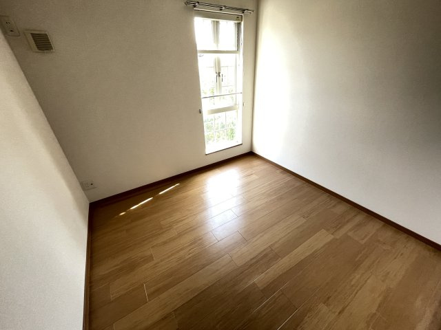 メゾン榎戸の洋室