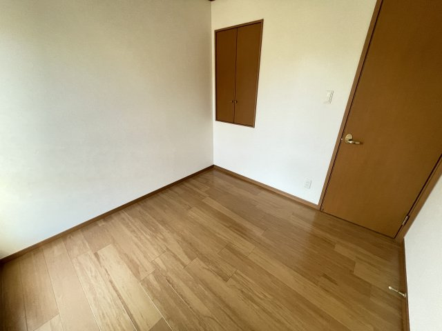 メゾン榎戸の洋室