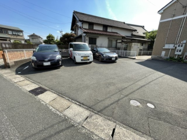 メゾン榎戸の駐車場