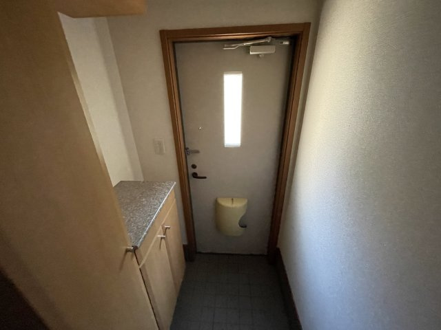 メゾン榎戸の玄関