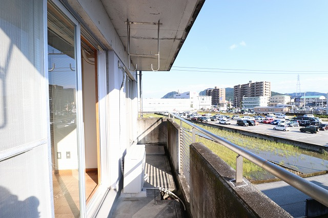 カサグレイズのバルコニー|バルコニーからの眺めを楽しみながら食事をしませんか