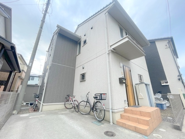 ■高座郡寒川町小谷1丁目　中古戸建の駐車場|ワンボックスも楽に駐車できます。