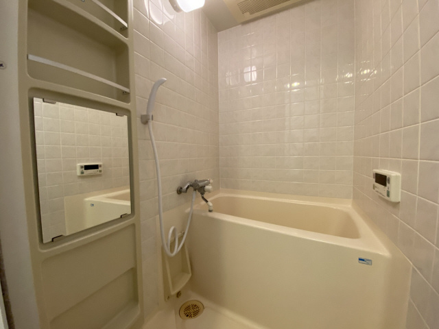 サンフォーレ岡本の浴室