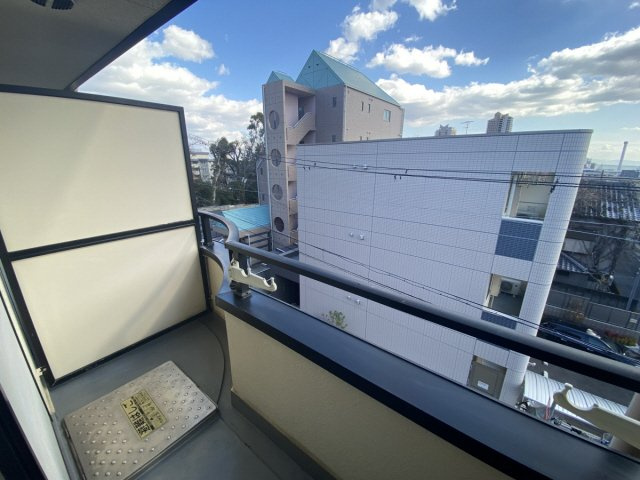 八幡西島田ハイツのバルコニー