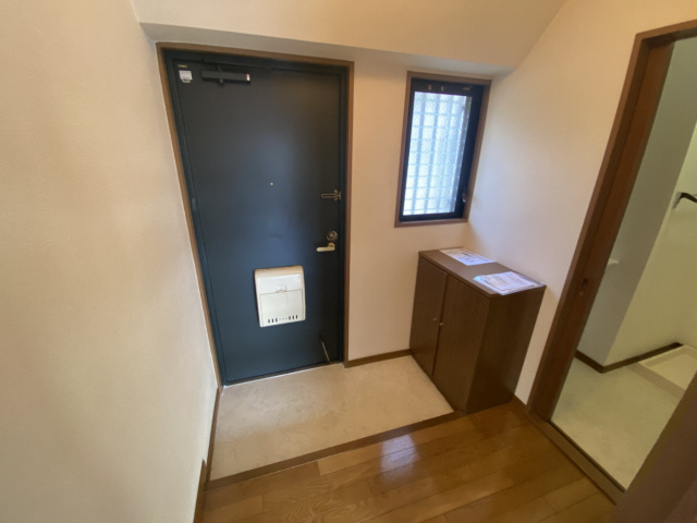 八幡西島田ハイツの玄関