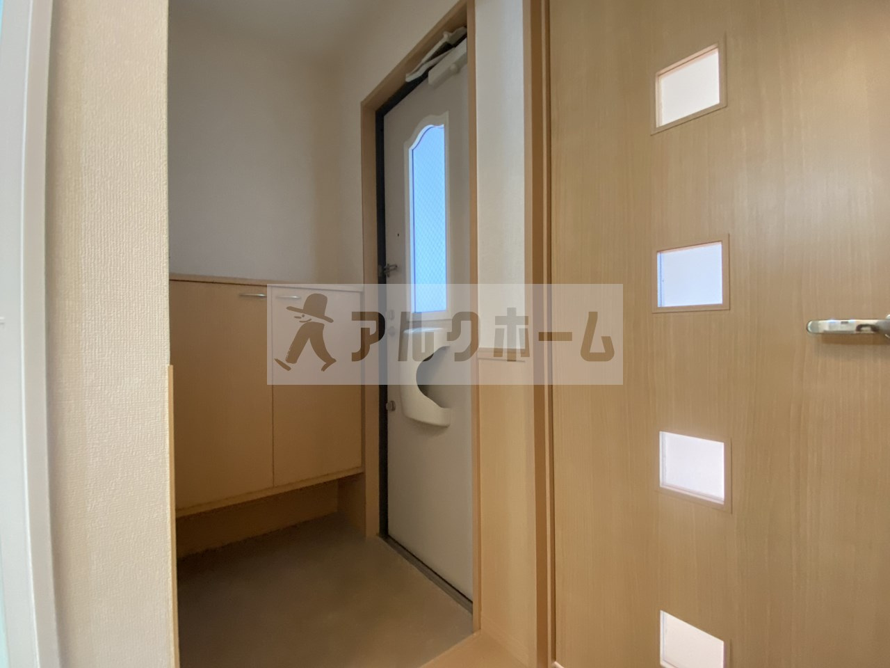 エステート光A棟の玄関