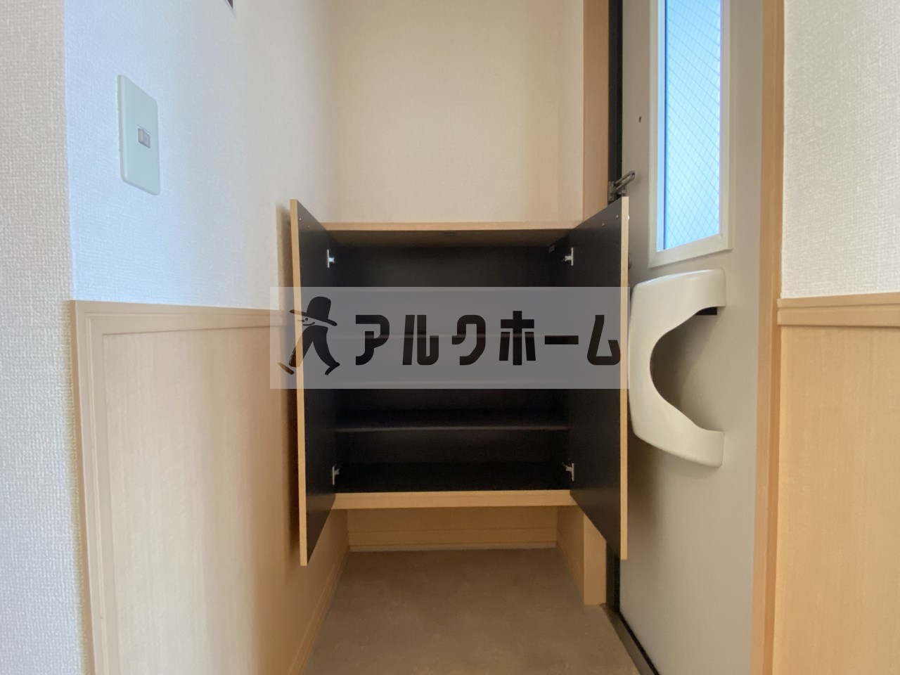 エステート光A棟の玄関