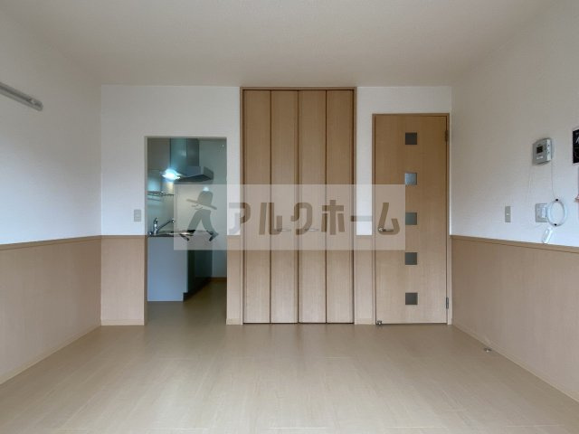 エステート光A棟の居間・リビング