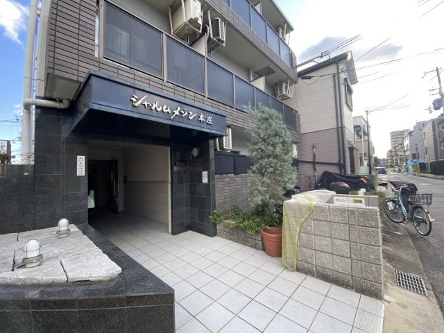 シャルムメゾン本庄のエントランス