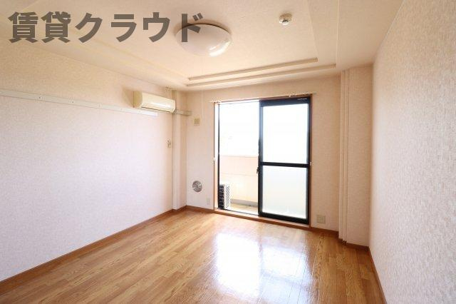 ラ・カーサおゆみⅡの洋室|落ち着いた色調の洋室です