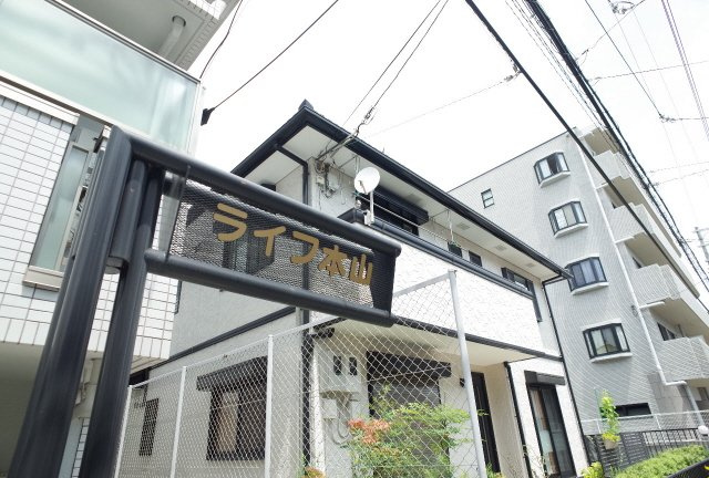 ライフ本山のエントランス
