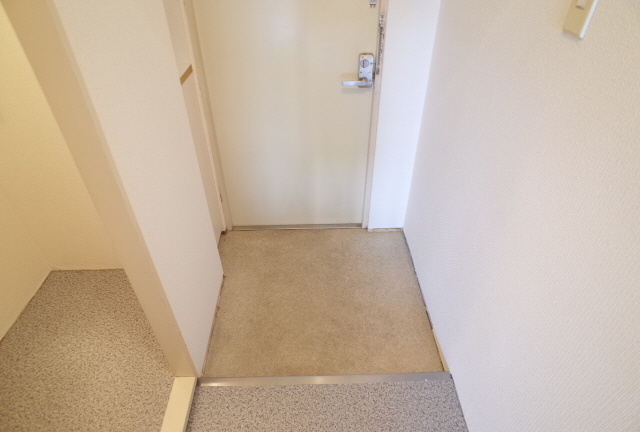 ライフ本山の玄関