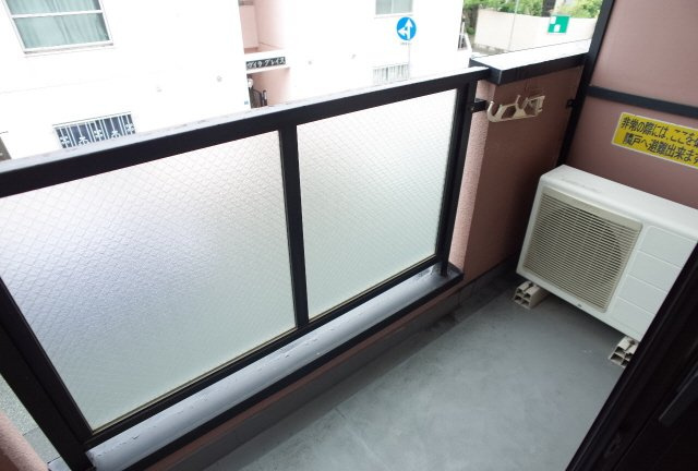 ロイヤルコート神戸岡本のバルコニー