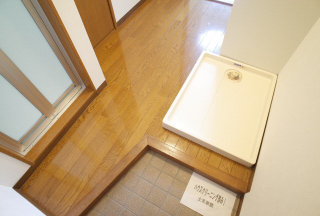 ロイヤルコート神戸岡本の玄関