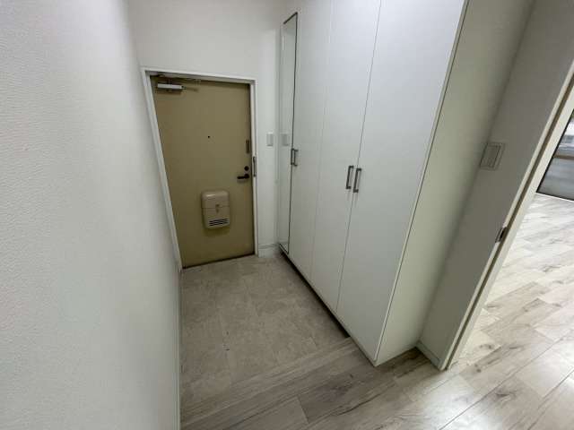 アカカベビルの玄関