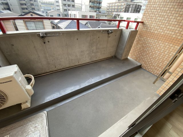 ワコーレヴィータ深江本町のバルコニー