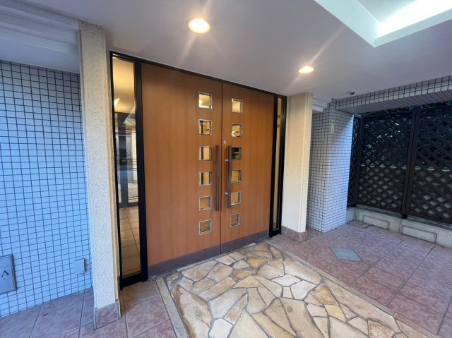 ワコーレヴィータ深江本町のエントランス