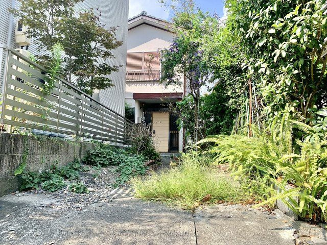 売中古戸建　静岡市清水区港南町の外観|周りが緑でとても落ち着いています。