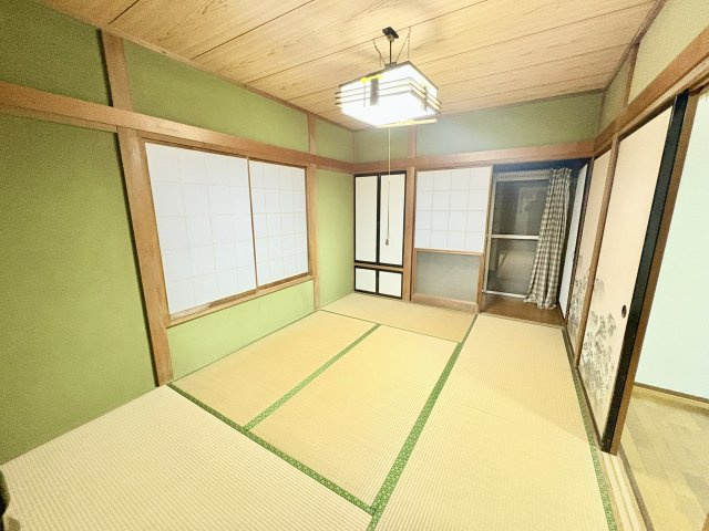 売中古戸建　静岡市清水区港南町の和室|落ち着いた明るい和室になってます。