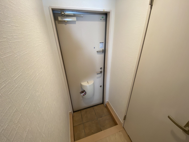 岡本グローリーハイツの玄関