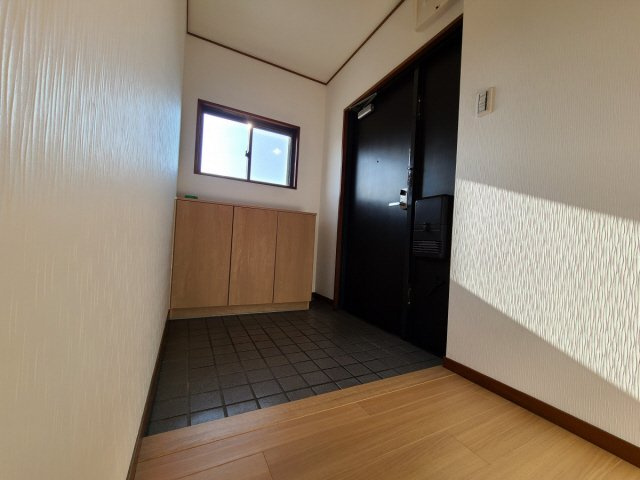 丸一ビルの玄関