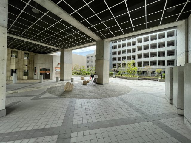 フォルザ住吉N棟のエントランス