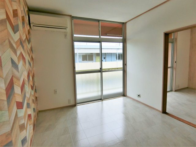 天神コーポラス101棟の洋室