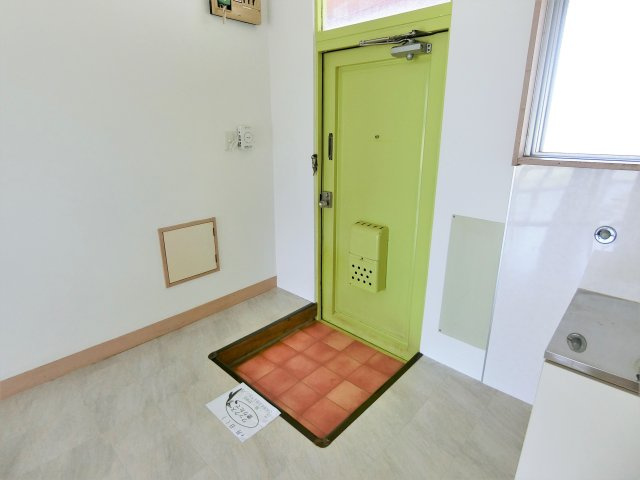 天神コーポラス101棟の玄関