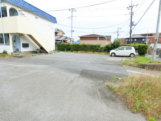 天神コーポラス101棟の駐車場