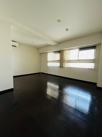 仲介手数料0円！！ライオンズマンション浅間町南の居間・リビング