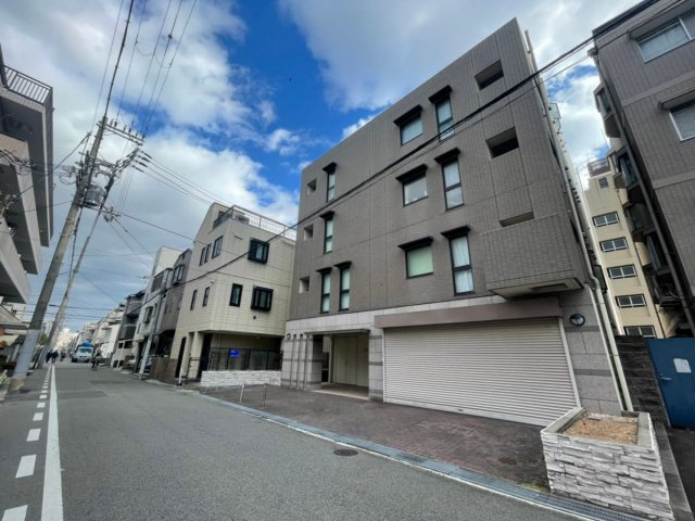 ジェヌイン本山の外観