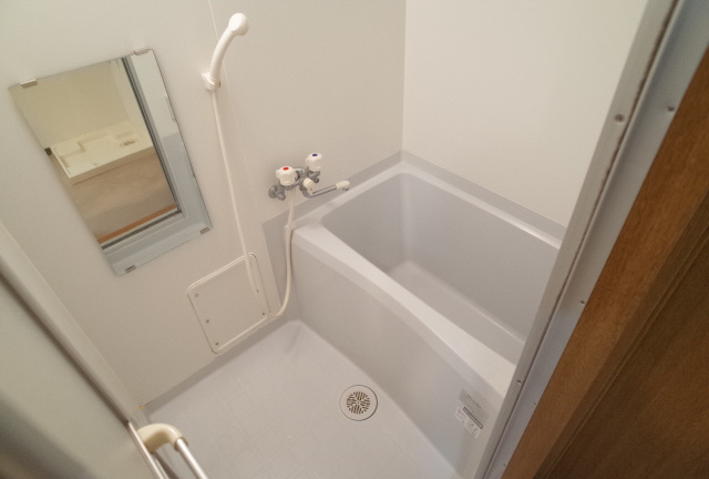 ジェヌイン本山の浴室