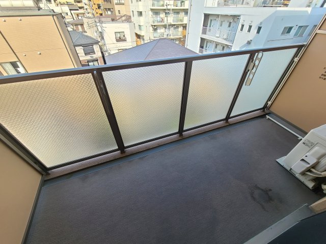 LAFFICE住吉本町のバルコニー