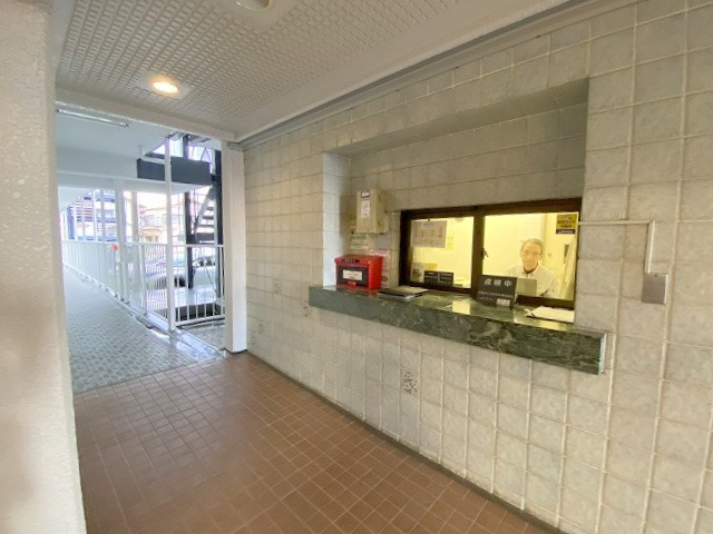 ハイラーク三郷のその他共用部分|管理室・月・水～日（9：30～17：30管理人勤務）火のみ（9：30～15：00管理人勤務）