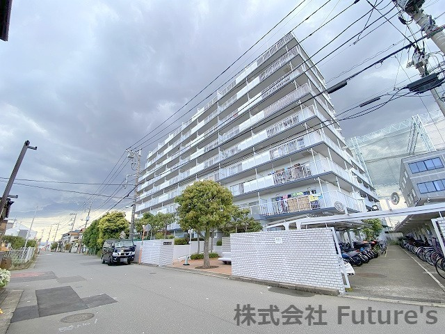 ハイラーク三郷の外観|9階建の4階部分