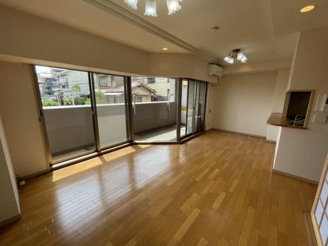 セレッソコート甲南山手森北町の居間・リビング