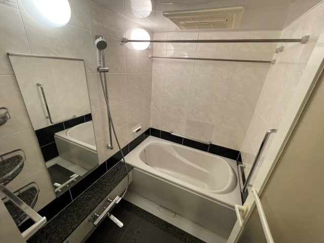 セレッソコート甲南山手森北町の浴室