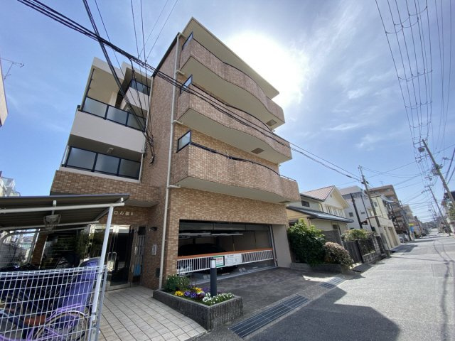 キャロル御影の外観