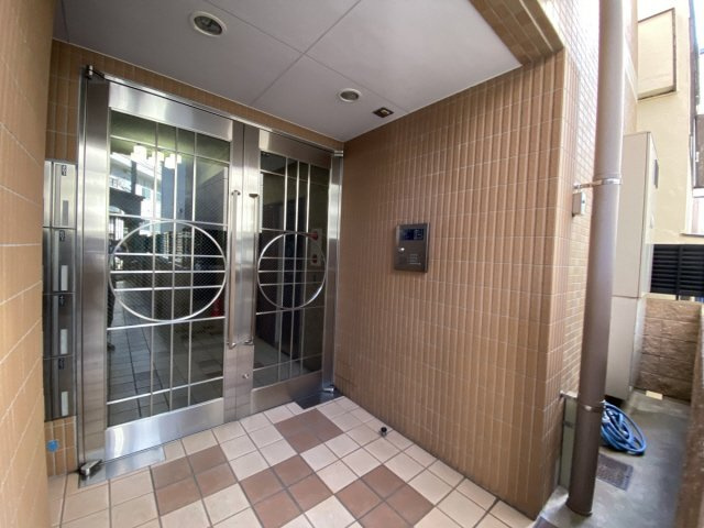 エスペランサ灘駅前のエントランス