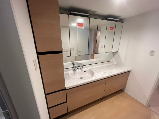 芦屋ロイヤルホームズの独立洗面台