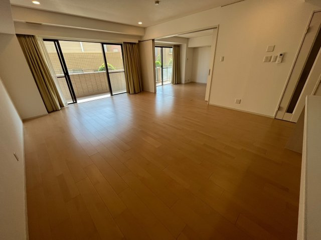 芦屋ロイヤルホームズの居間・リビング