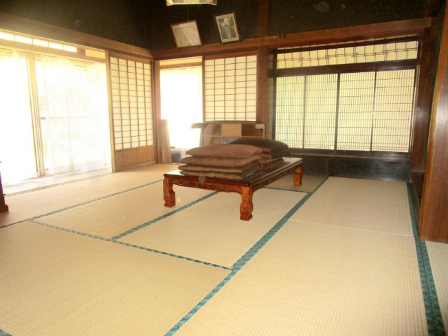 【内装】 | 掘炬燵、薪ストーブあり。津山市加茂町　清流そばの平屋 | 詳細はお問い合わせください♪