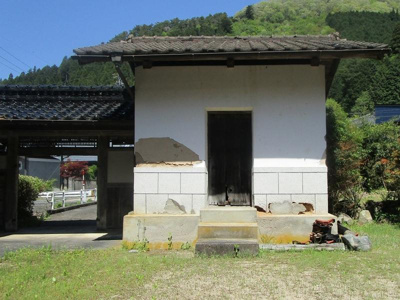 【庭】 | 掘炬燵、薪ストーブあり。津山市加茂町　清流そばの平屋 | 詳細はお問い合わせください♪